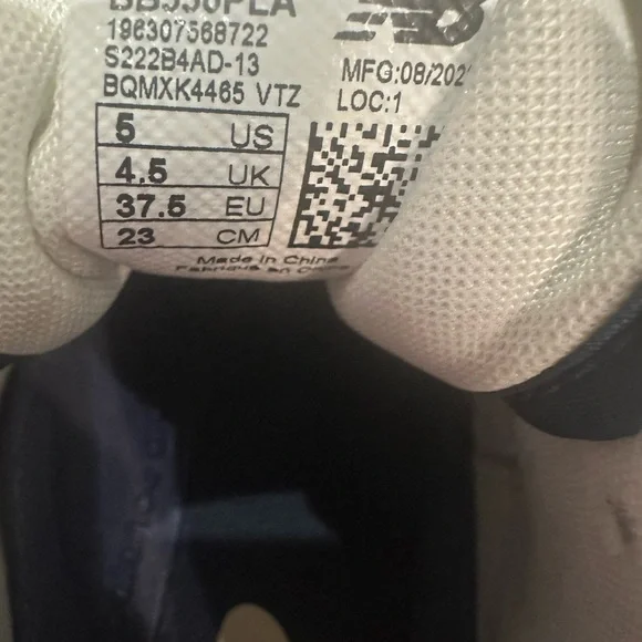 New Balance • 550s  • Boys 5/ Women 7 - Picture 5 of 5